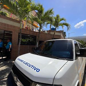 Hotel Muevete Por Vargas